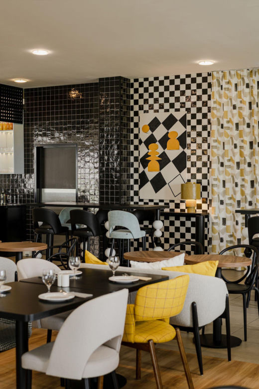 Warszawski hotel Ibis inspirowany serialem "Gambit Królowej"