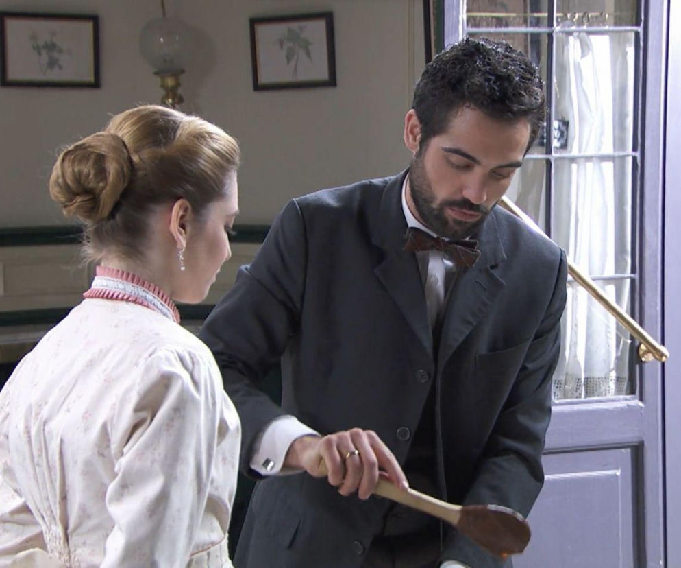 Akacjowa 38, odcinek 826: Na przyjęciu u Diega i Blanki pojawia się dawna kochanka Felipe