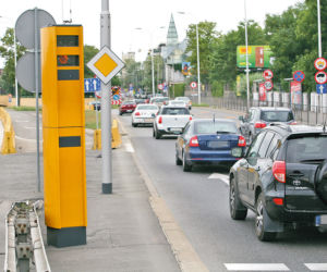 On chce żebyś pokochał fotoradary! I wyda na to 4 miliony złotych
