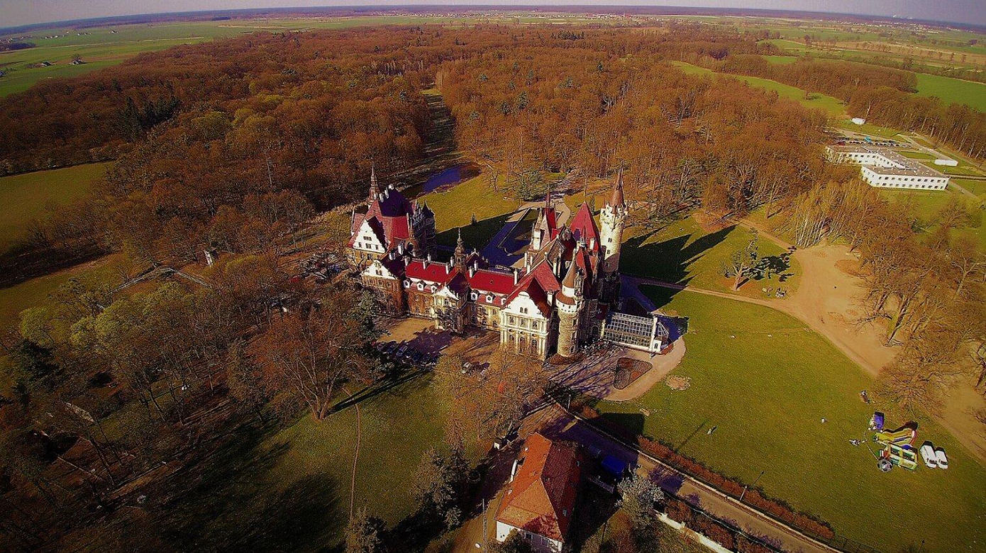 To najpiękniejszy pałac w Polsce. Kręcono w nim znane filmy, podbił serca internautów
