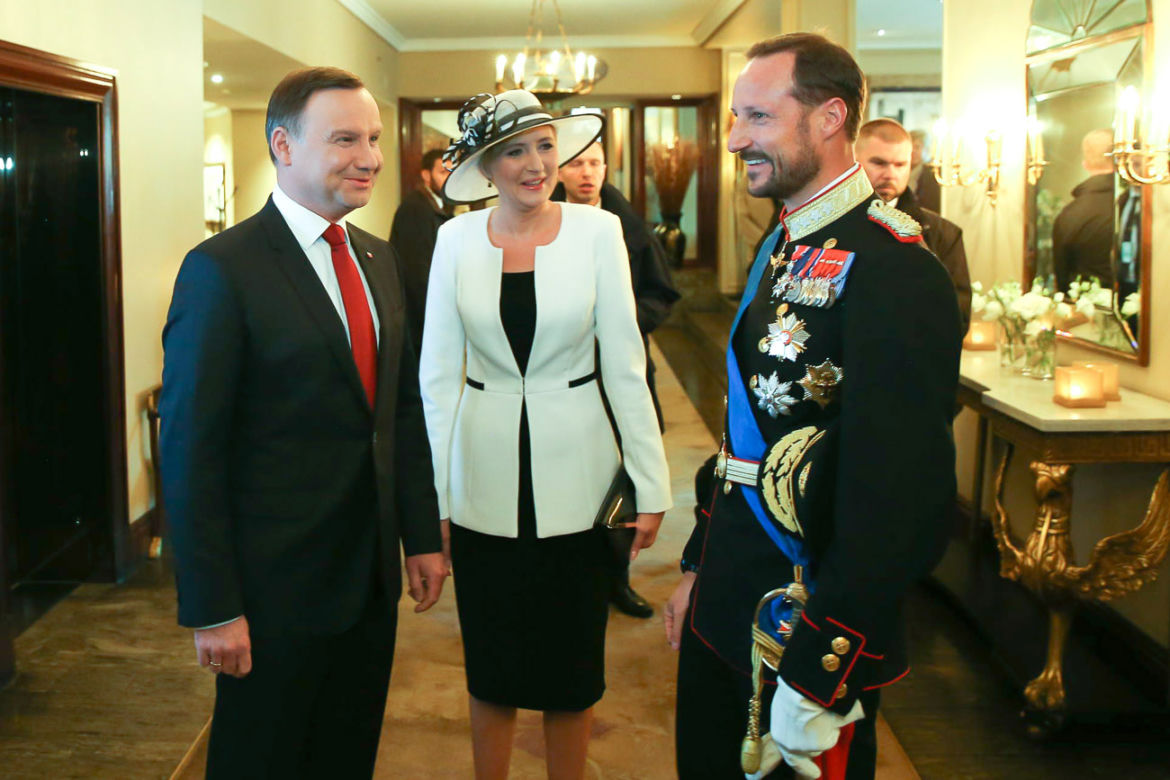 Duda jak Lady Di. Szydło jak Merkel.