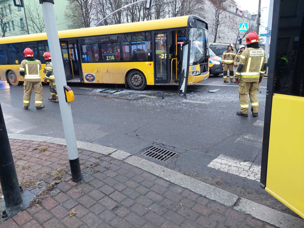Gliwice. Zderzenie dwóch autobusów na ul. Tarnogórskiej