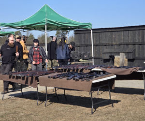 Huk strzałów i tłumy na strzelnicy. Piknik Strzelecki przyciągnął mieszkańców