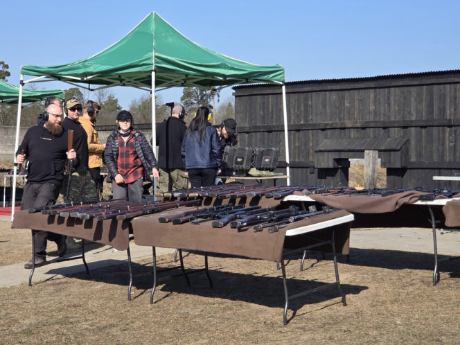 Huk strzałów i tłumy na strzelnicy. Piknik Strzelecki przyciągnął mieszkańców