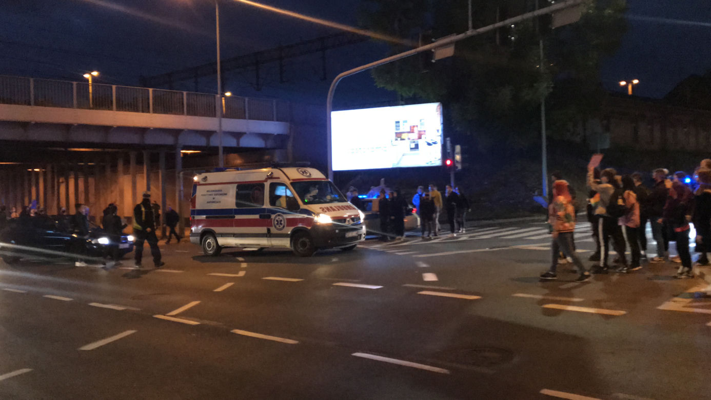 Protest kobiet w Katowicach! Karetka na sygnale jechała wprost na uczestników