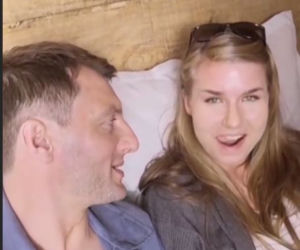 M jak miłość po wakacjach 2019. Bartek (Arkadiusz Smoleński) i makijażystka serialu Olga Lamirowska