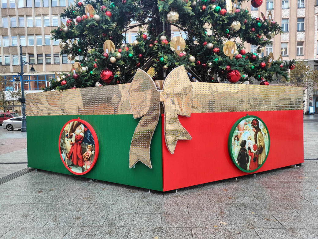 Łódź jest już gotowa na święta! Przy Piotrkowskiej stanęła wielka atrakcja [ZDJĘCIA]