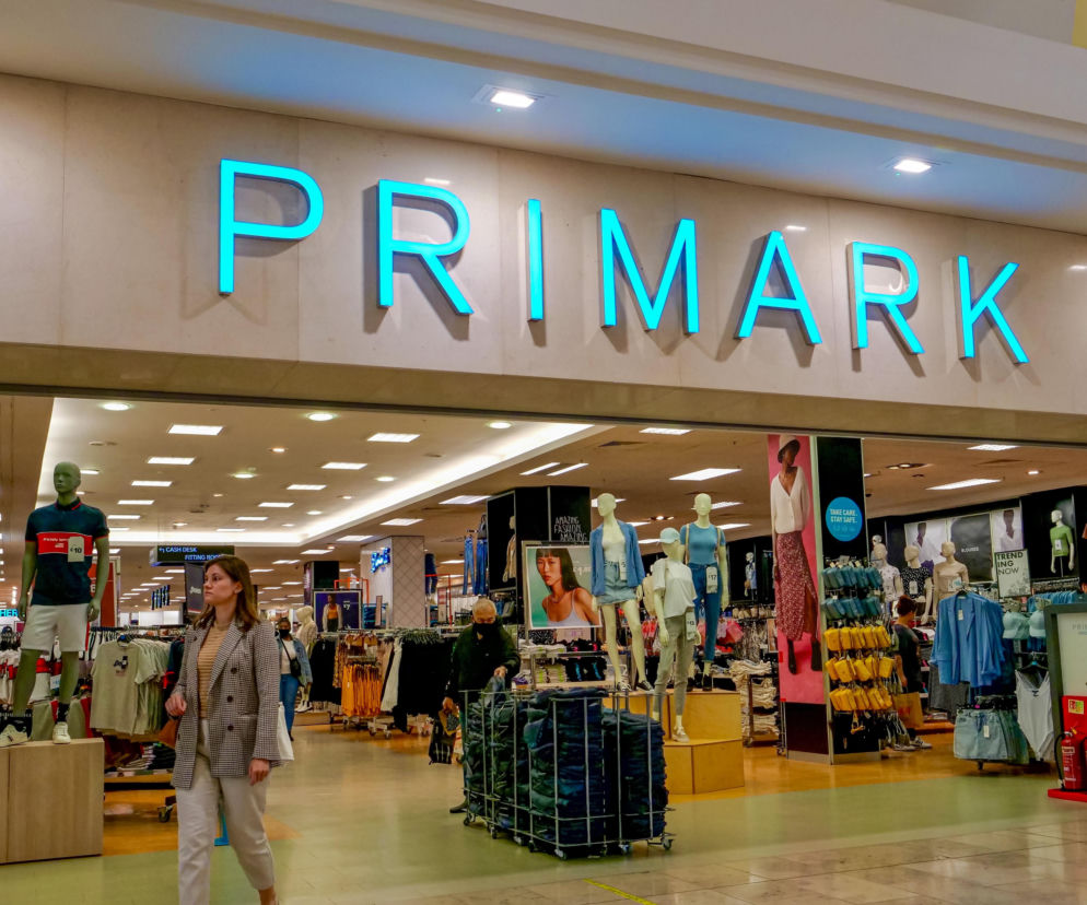 Znana sieć otwiera nowy sklep Trwa rekrutacja, ale w ogłoszeniach brakuje kluczowych danych