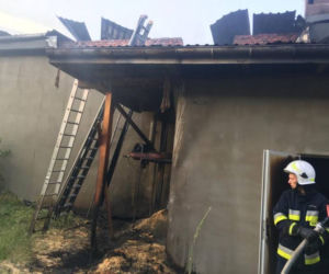 Pożar magazynu w Wielopolu! Z ogniem walczyło 41 strażaków 