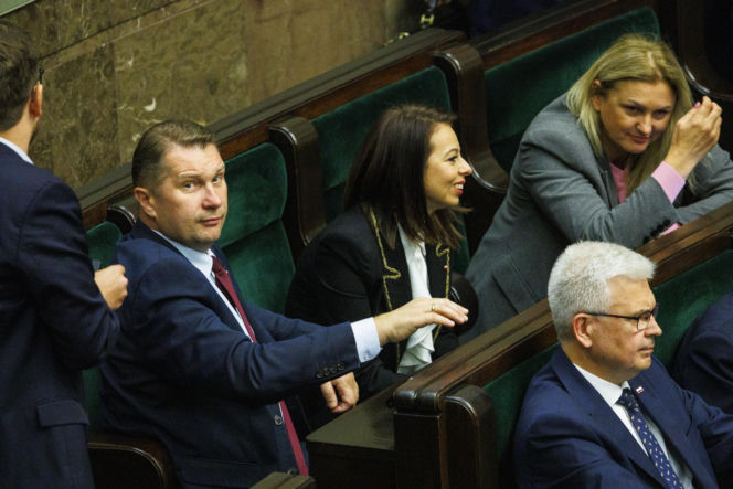 Przemysław Czarnek był królem parkietu we włoskim hotelu. Tam poznał piękną małżonkę [ZDJĘCIA]