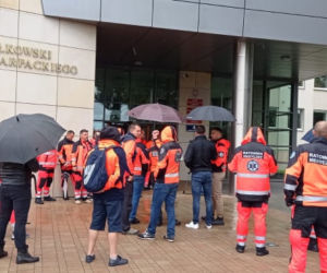 Podkarpackie: protest ratowników medycznych [ZDJĘCIA]