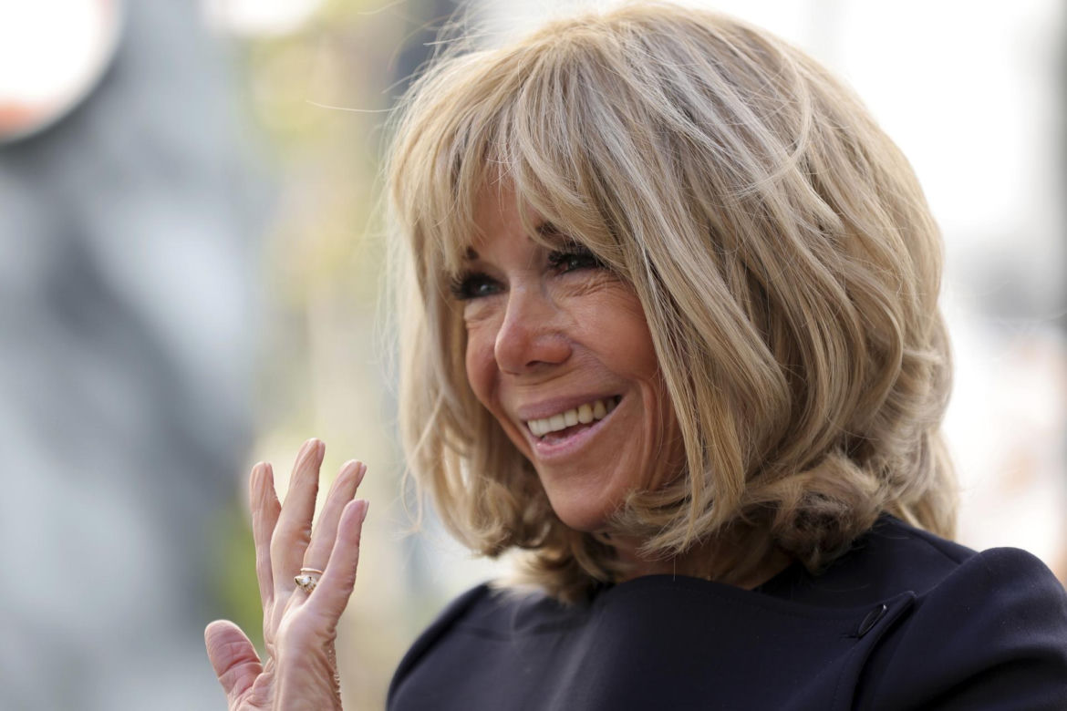Francja/ Pałac Elizejski tonuje gwałtowny gest Brigitte Macron wobec męża, uchwycony przez kamery