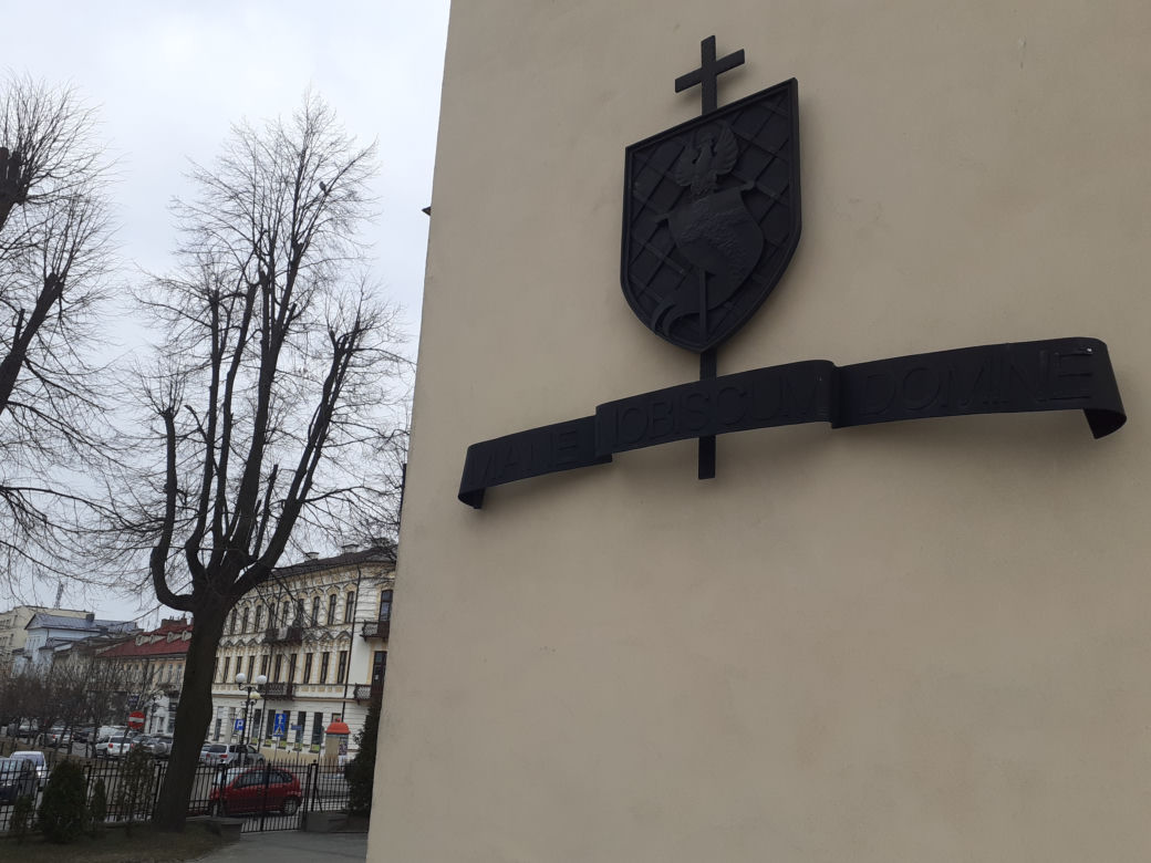 Jak wyglądał kościół garnizonowy w Siedlcach z zewnątrz i w środku w marcu 2021 roku?