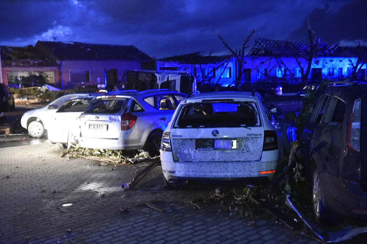Tornado zdemolowało Czechy! Setki rannych i zniszczonych domów. Zdjęcia szokują