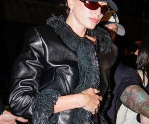 Hailey Bieber w nietypowym stroju