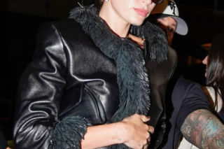 Hailey Bieber w nietypowym stroju
