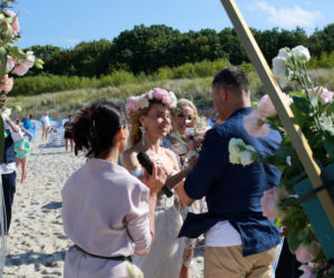 Małgorzata Opczowska wzięła ślub z Jackiem Łęskim na plaży