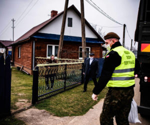 Podlascy żołnierze rozwożą żywność we współpracy z Caritas