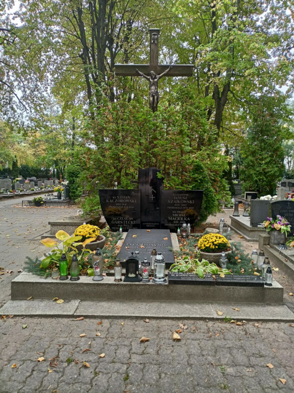 Ceny zniczy i wiązanek. Cmentarz Winiarski - Piątkowo Poznań
