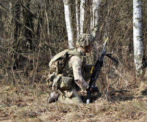 Brytyjscy żołnierze, ćwiczenia na poligonie