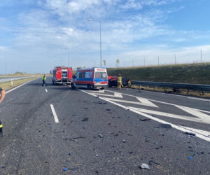 Śmiertelny wypadek pod Olsztynkiem na S 51. Jeden z kierowców zginął na miejscu [ZDJĘCIA]