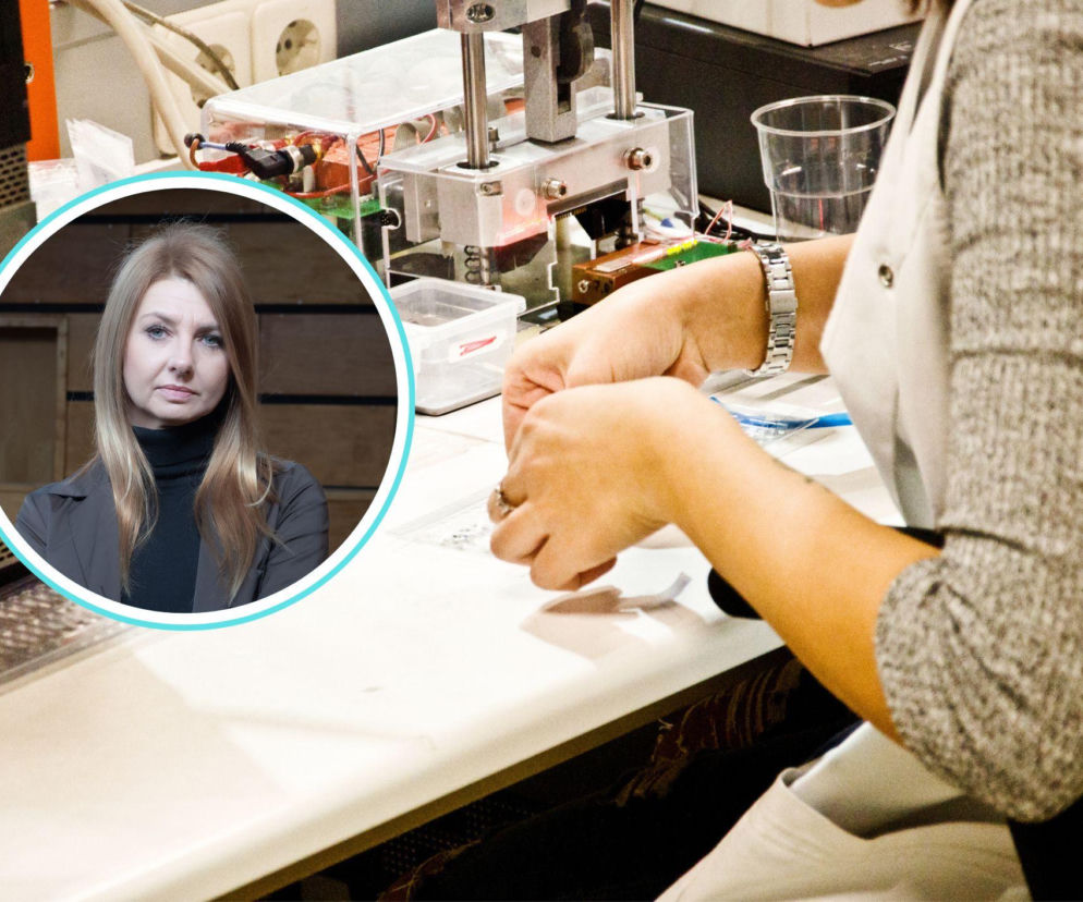 Dr hab. Katarzyna Donskow-Łysoniewska nałożona na zdjęcie rąk pracujących w laboratorium, symbolizujące badania nad białkami nicieni. Odkrycie polskiej naukowczyni może pomóc w leczeniu chorób autoimmunologicznych, o czym przeczytasz na Poradniku Zdrowie.