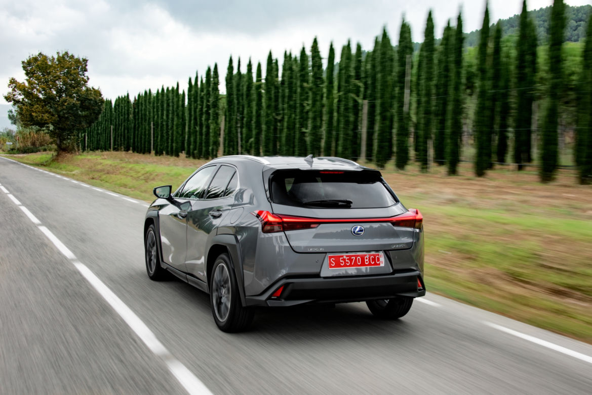 Lexus UX 250h E-Four Omotenashi