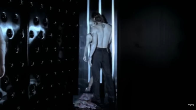 Radosław Majdan w teledysku do "Katharsis"