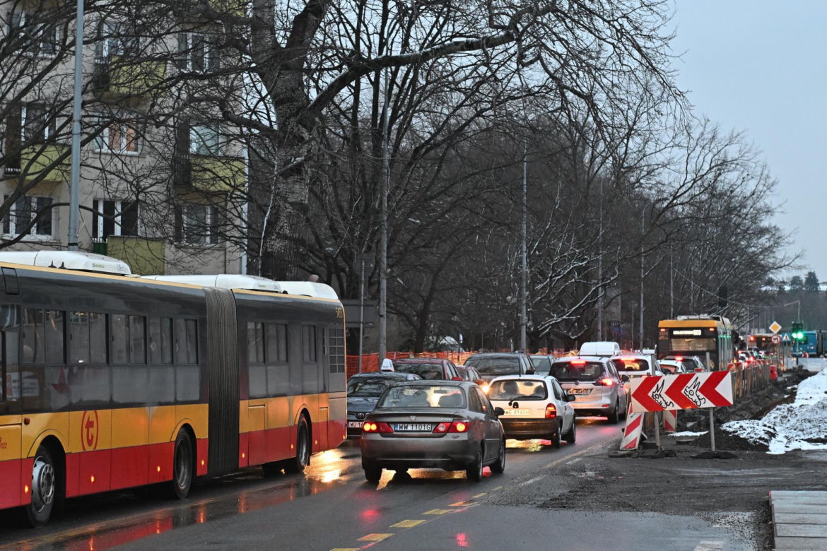 Paraliż na Mokotowie, zamknęli ważne skrzyżowanie. Kierowcy utknęli w korkach, autobusy na objazdach
