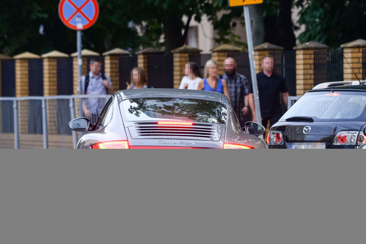 Szok! Jeździ Porsche, które zabrał mu prokurator