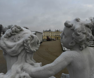 Nowe rzeźby w Ogrodach Branickich. To Flora, Ceres, Bachus i Saturn [ZDJĘCIA]