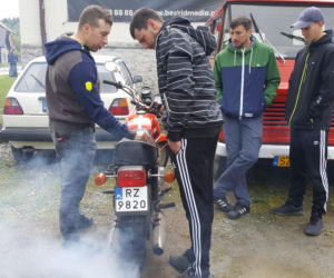 Pojazdy z duszą... zabytki zjechały pod kościół w Korbielowie