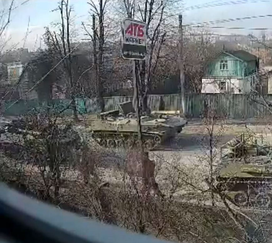 Pocisk uderzył w blok mieszkalny w Buczy pod Kijowem