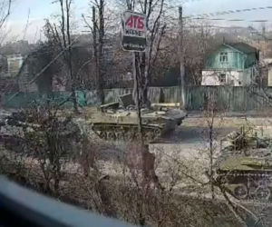 Pocisk uderzył w blok mieszkalny w Buczy pod Kijowem