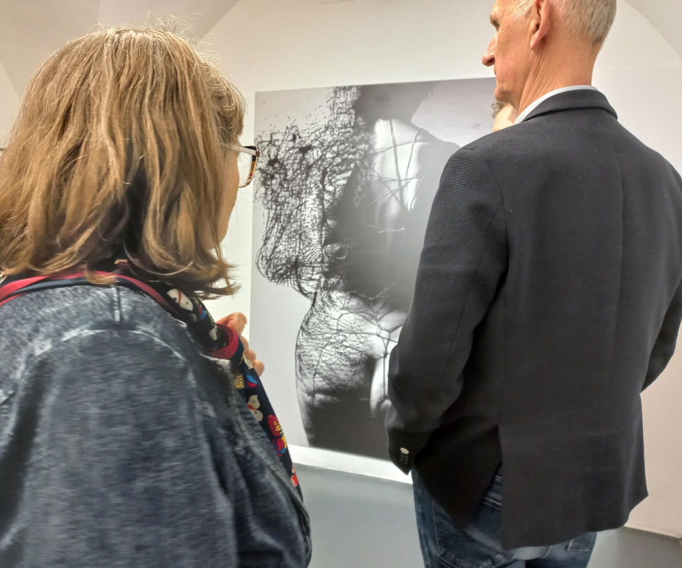 Beksiński Nieoczywisty. Wystawa Fotografii i Grafik w MBWA 