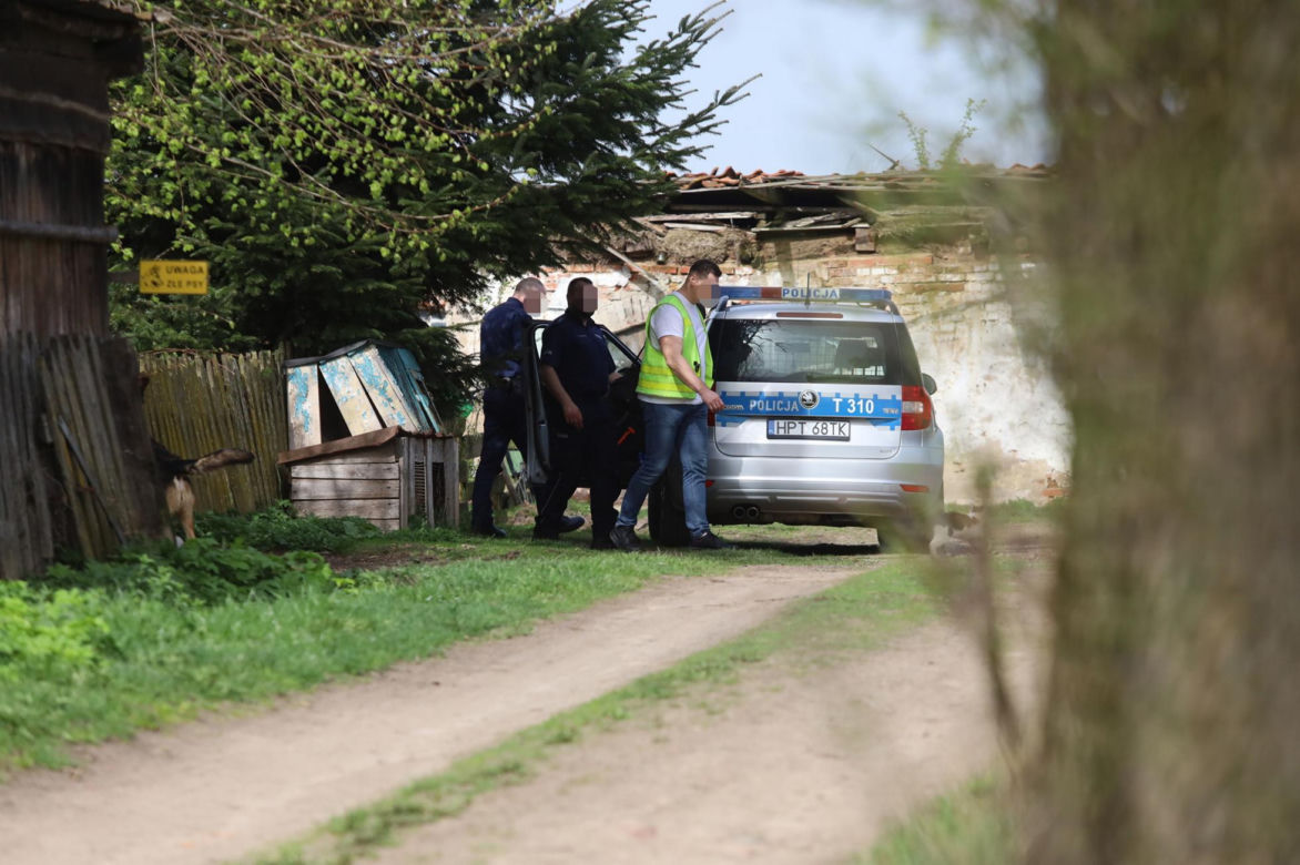 Pies zjadł narzędzie przestępstwa? Policja szuka kości, którą żona zraniła męża