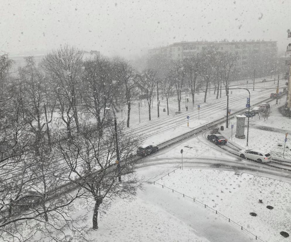 Atak zimy w Warszawie. Gdzie pada śnieg? Jaka pogoda na jutro?