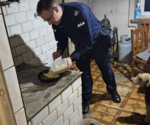 Pan Adam stracił wzrok po śmierci żony. Niespodziewanie zapukali do niego policjanci