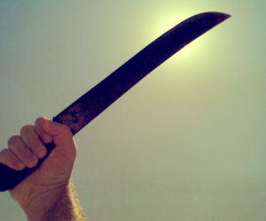 14-latek z maczetą usłyszał zarzuty. Chciał się zemsty?