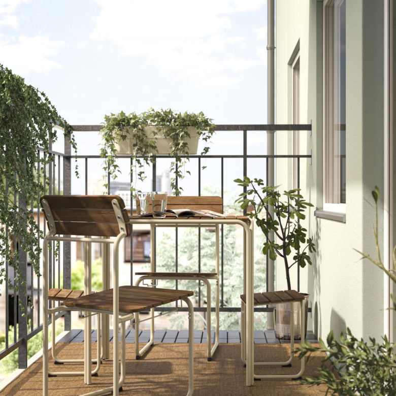 Mały balkon w bloku