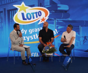 Ponad 7 mln zł dla lokalnych projektów. Na Służewcu wręczono czeki laureatom programu „Sportowo Kulturalnie Lokalnie”.