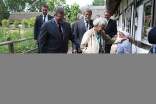 jadwiga komorowska i bronislaw komorowski w skansenie we wsi kluki - wakacje prezydenta (4)