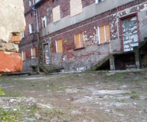 Pustostan przy ul. Marcinkowskiego i Rybackiej