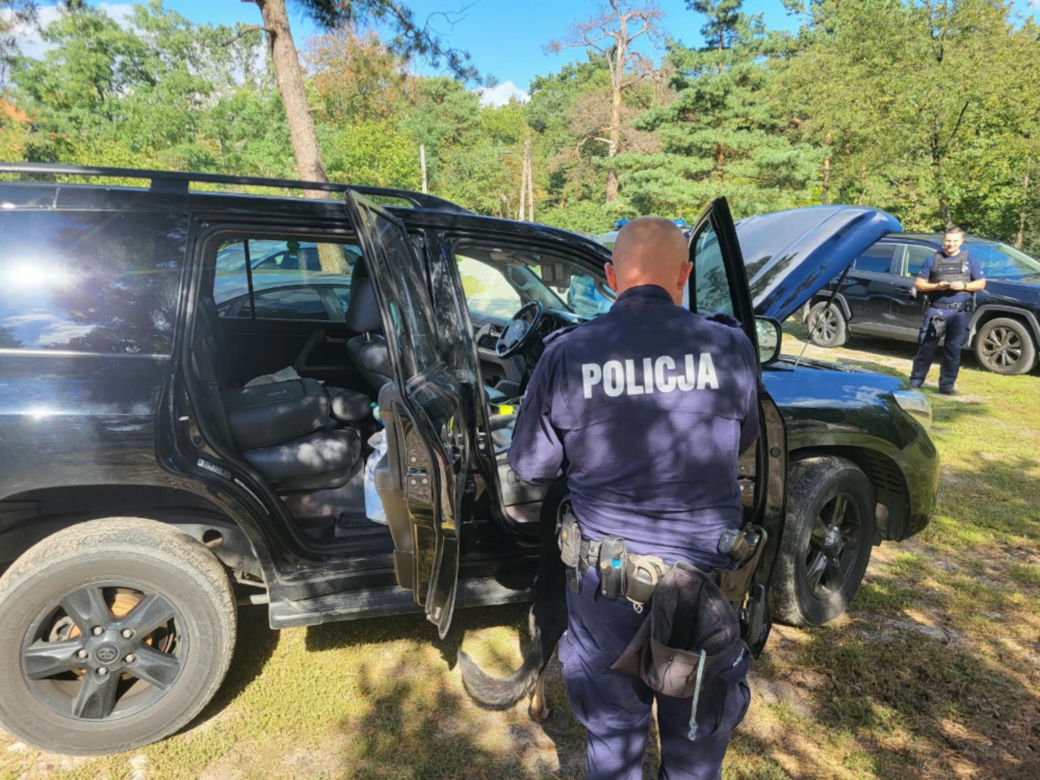 Warszawa. 23-latka szukała pracy, została uwięziona przez czterech mężczyzn