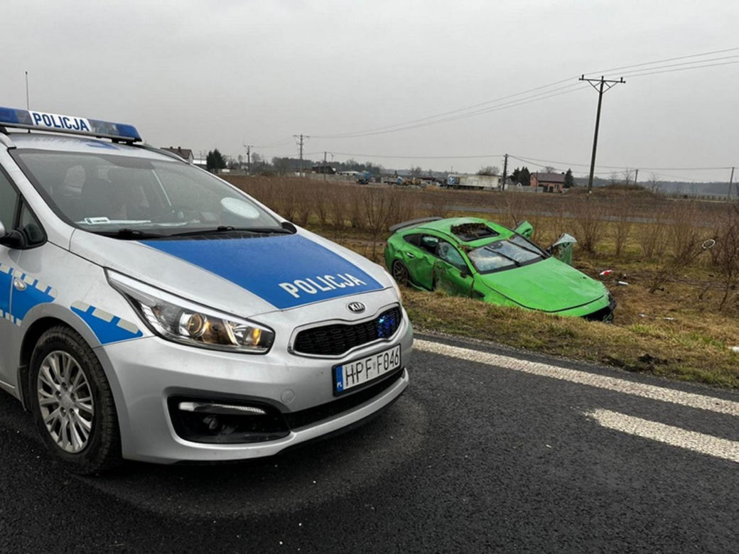 Mercedes AMG rozbił się pod Kutnem! Auto kosztuje milion złotych
