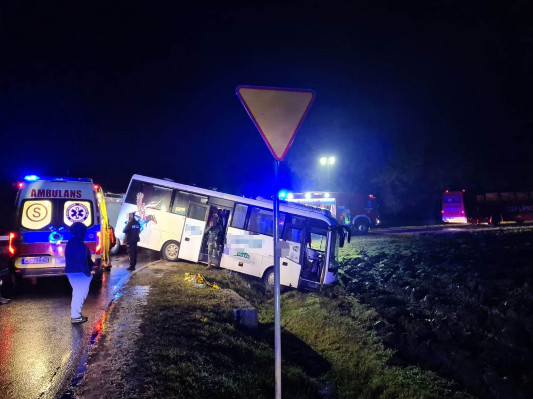 Autokar z dziećmi rozbił się pod Łukowem!