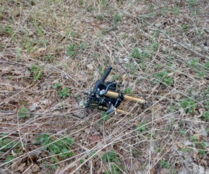 Wyszków. Przerażający widok! Motocykl rozerwany na części i złamane drzewo. Śmigłowiec zabrał kierowcę (ZDJĘCIA]