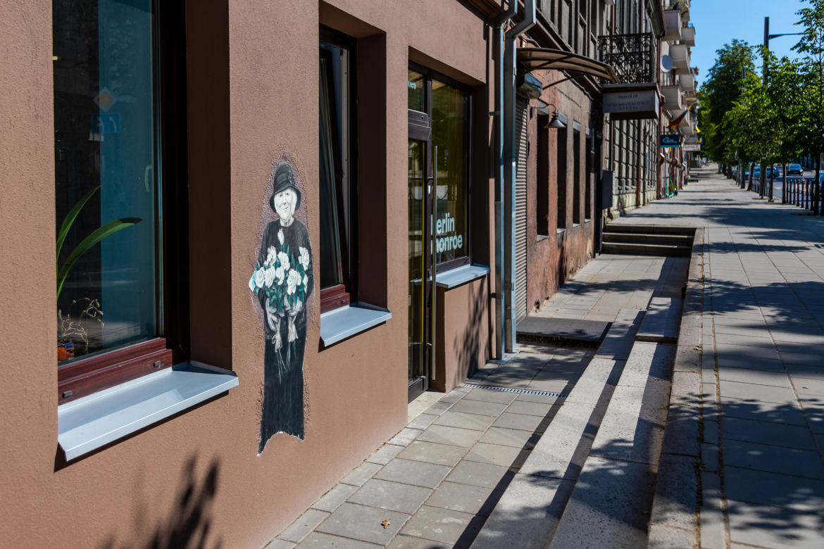Litewski artysta zmienił swoje podwórko w galerię street artu. Zobacz zdjęcia!