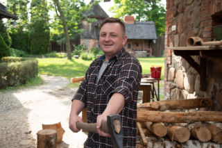 Kontrowersyjna decyzja Janusza w Farmie. Internauci grzmią: Uparł się na Wojtka