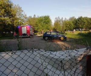 Samochód wykąpał się na Bagrach - i to dosłownie! [ZDJĘCIA INTERNAUTY]